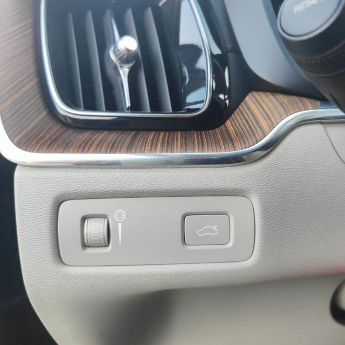 Volvo XC60 D4 AWD Geartronic Inscription (4)