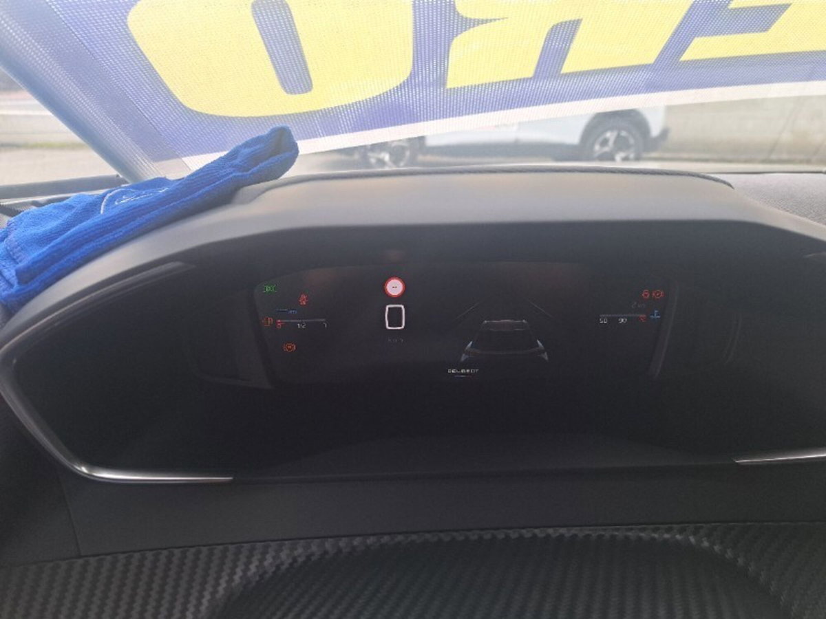 Peugeot 2008 1.2 puretech Active s&s 100cv (10)