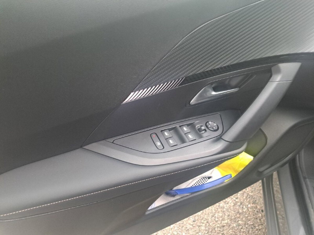 Peugeot 2008 1.2 puretech Active s&s 100cv (15)