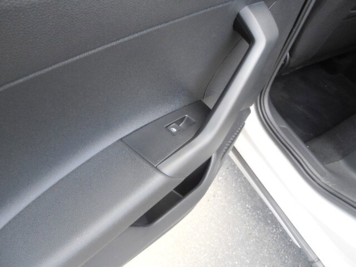 Volkswagen Taigo 1.0 tsi Edition 115cv (14)
