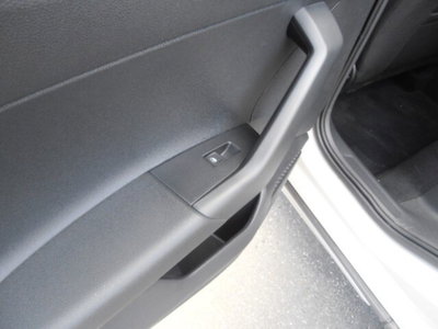Volkswagen Taigo 1.0 tsi Edition 115cv (14)