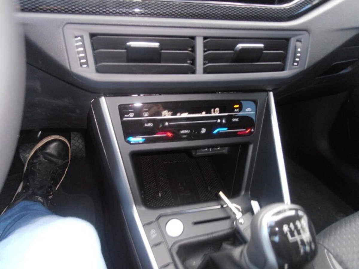 Volkswagen Taigo 1.0 tsi Edition 115cv (9)