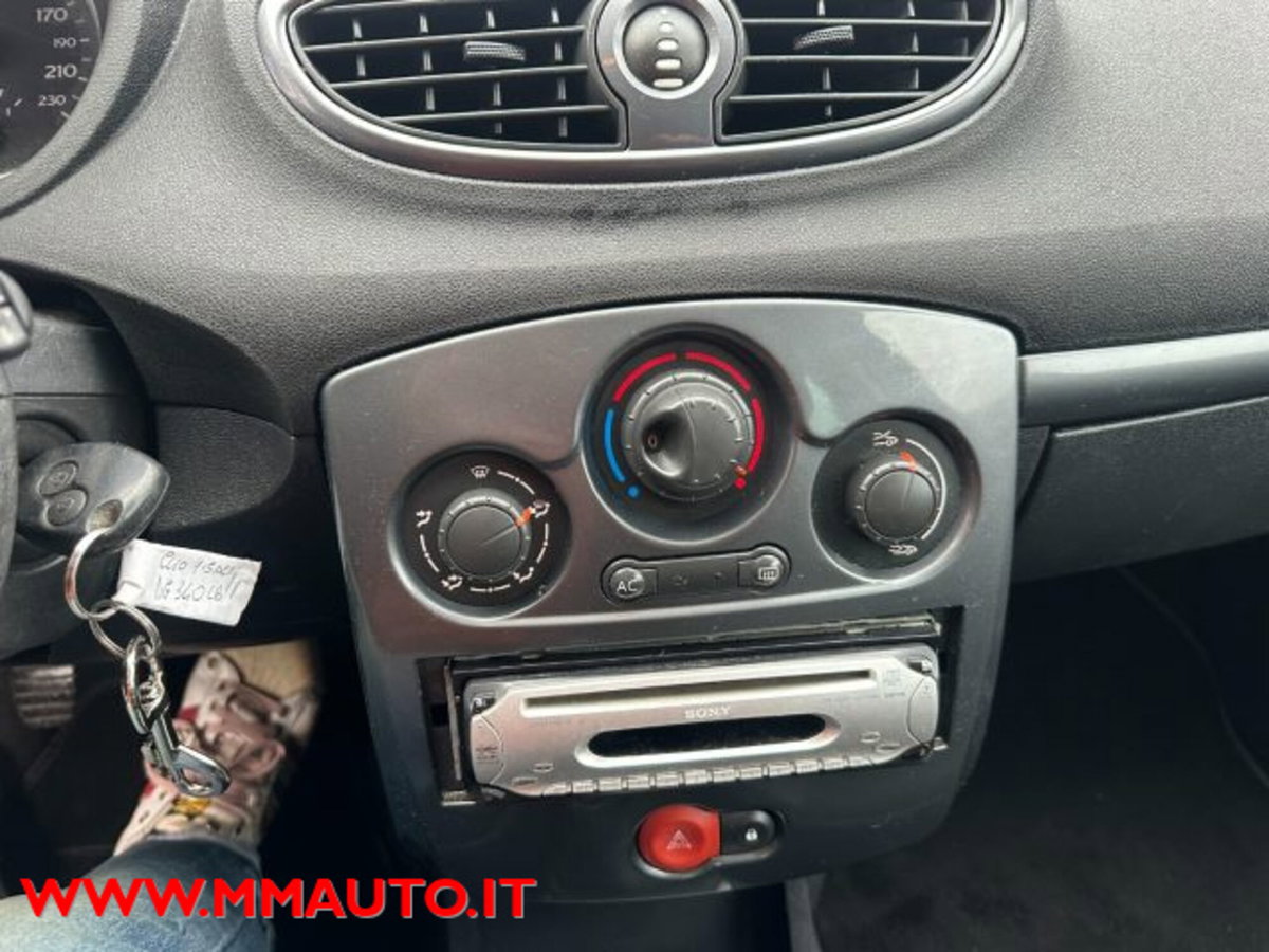 Renault Clio 1.5 dCi 85CV 5 porte Dynamique (14)