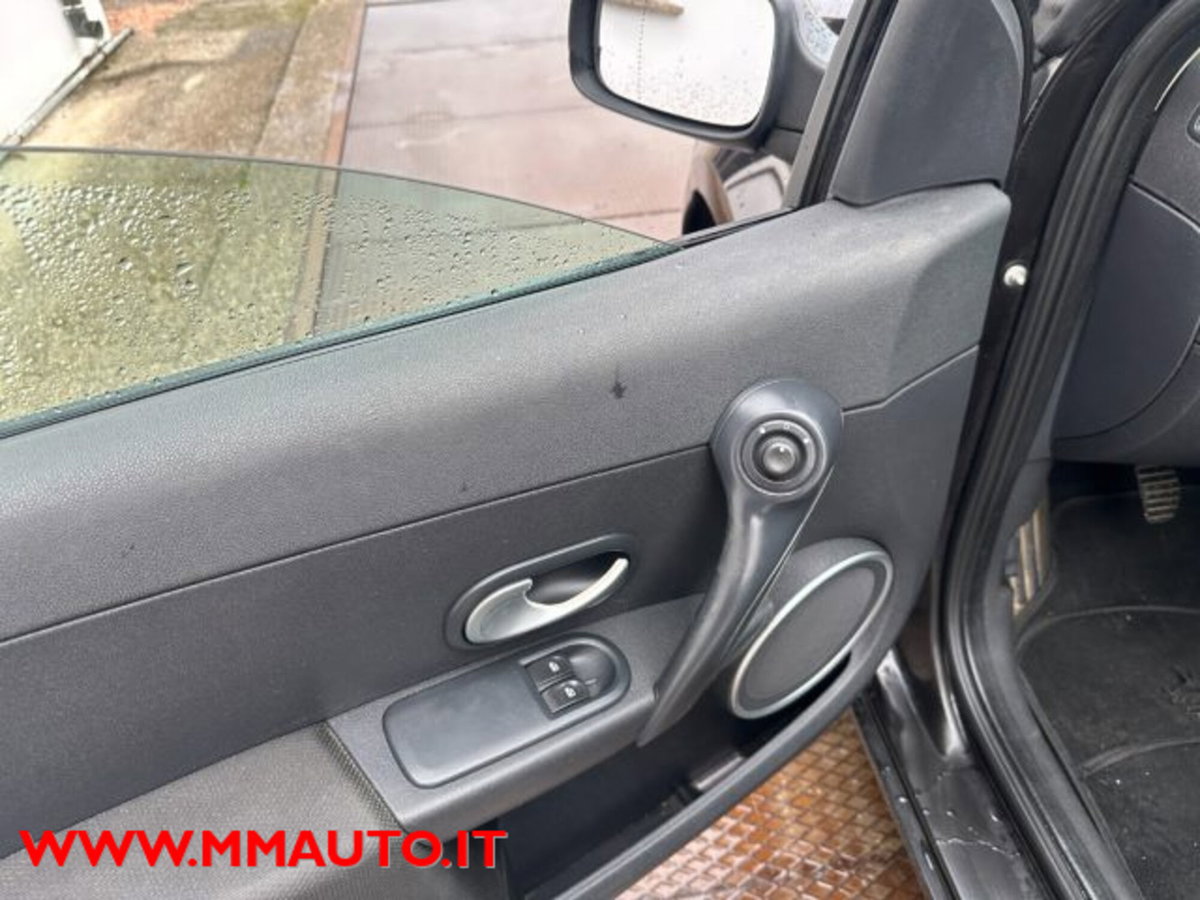 Renault Clio 1.5 dCi 85CV 5 porte Dynamique (9)