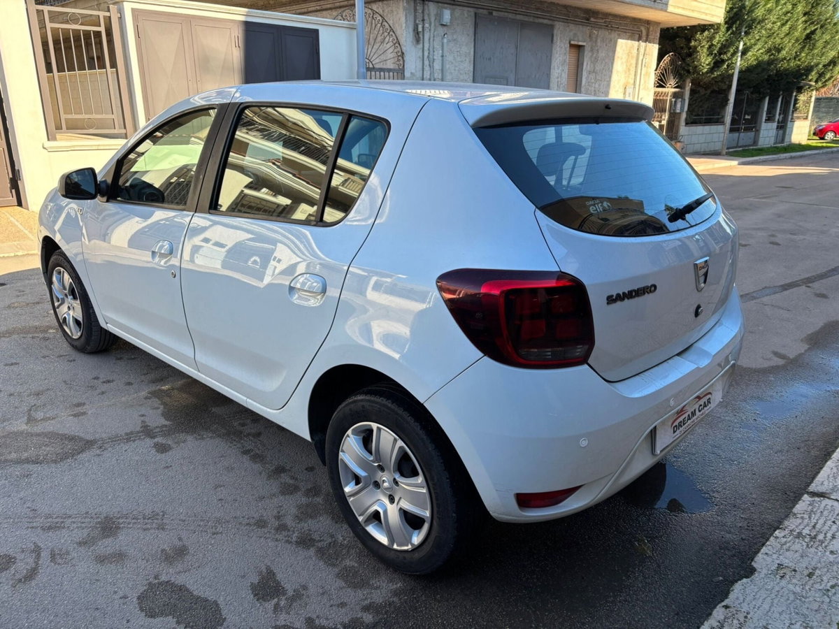 Dacia Sandero 1.0 SCe 12V 75CV Lauréate (16)