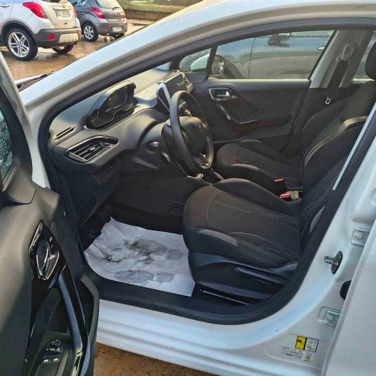 Peugeot 208 HDi 68 CV 5 porte Active (5)