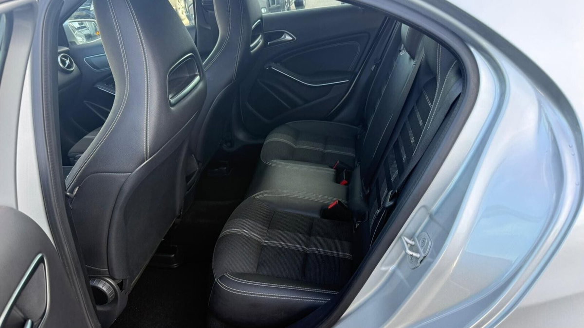 Mercedes-Benz Classe A 180 d Automatic Sport (10)