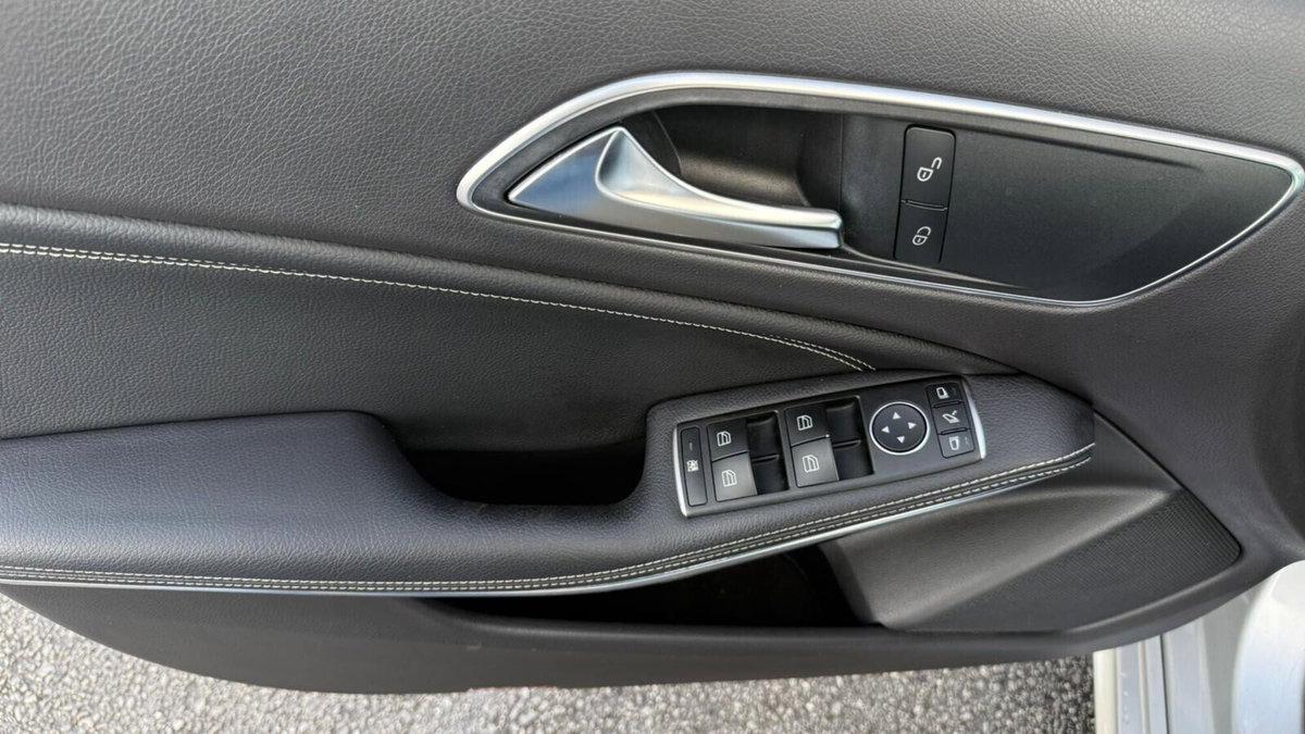 Mercedes-Benz Classe A 180 d Automatic Sport (15)