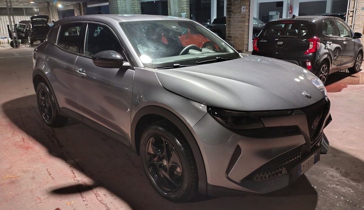 Alfa Romeo Junior 1.2 ibrida 145cv edct6 (2)