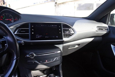 Peugeot 308 BlueHDi 130 S&S EAT8 GT Line (14)