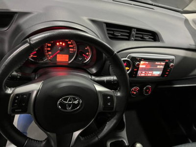 Toyota Yaris 1.0 5 porte Sol (8)
