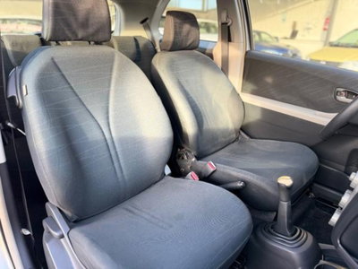 Toyota Yaris 1.3 3 porte Sol (10)