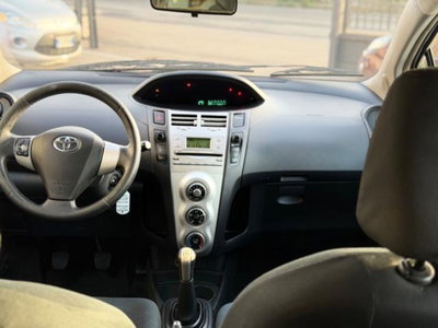 Toyota Yaris 1.3 3 porte Sol (12)