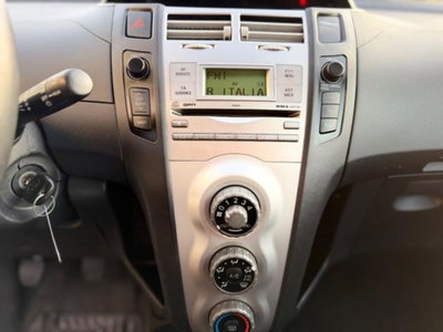 Toyota Yaris 1.3 3 porte Sol (14)