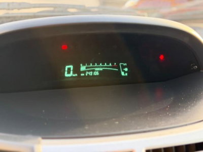 Toyota Yaris 1.3 3 porte Sol (15)
