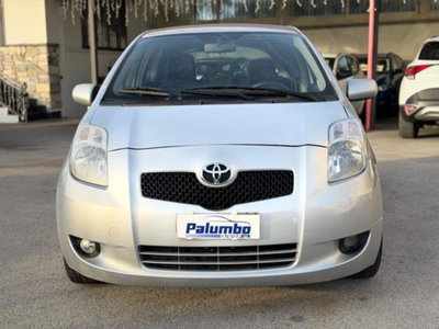 Toyota Yaris 1.3 3 porte Sol (2)