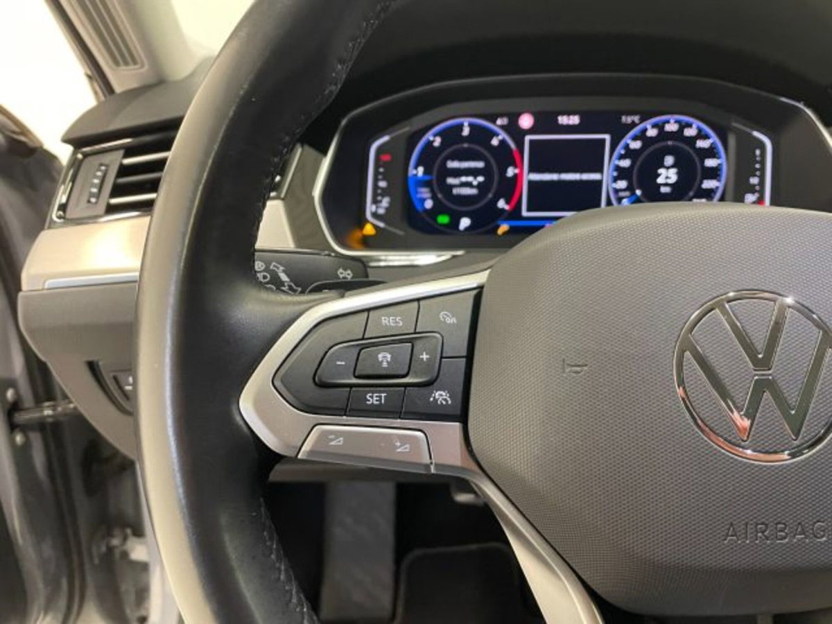 Volkswagen Passat Variant 2.0 TDI SCR 200 CV 4MOTION DSG Executive (19)
