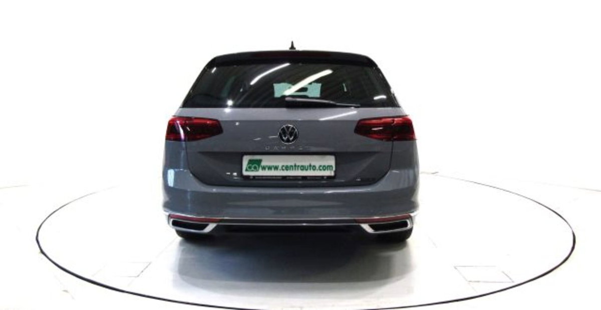 Volkswagen Passat Variant 2.0 TDI SCR 200 CV 4MOTION DSG Executive (4)
