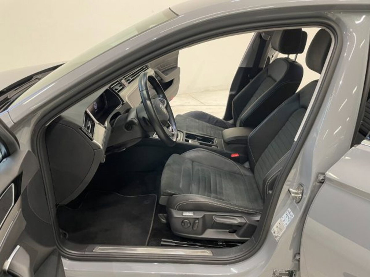 Volkswagen Passat Variant 2.0 TDI SCR 200 CV 4MOTION DSG Executive (6)