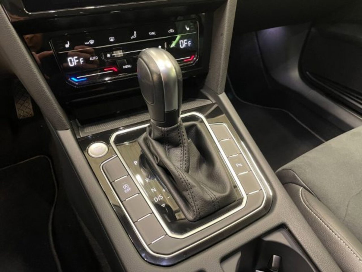 Volkswagen Passat Variant 2.0 TDI SCR 200 CV 4MOTION DSG Executive (9)