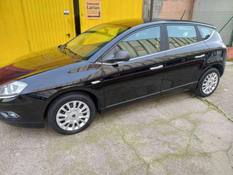 Lancia Delta 1.6 MJT DPF 105 CV Silver