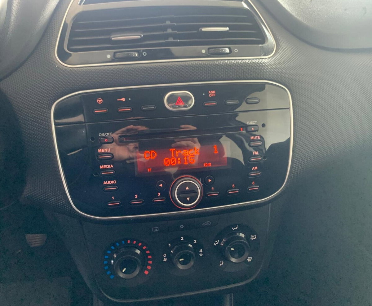 Fiat Punto 1.3 MJT II 75 CV 5 porte Street (5)