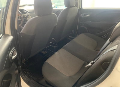Fiat Punto 1.3 MJT II 75 CV 5 porte Street (7)