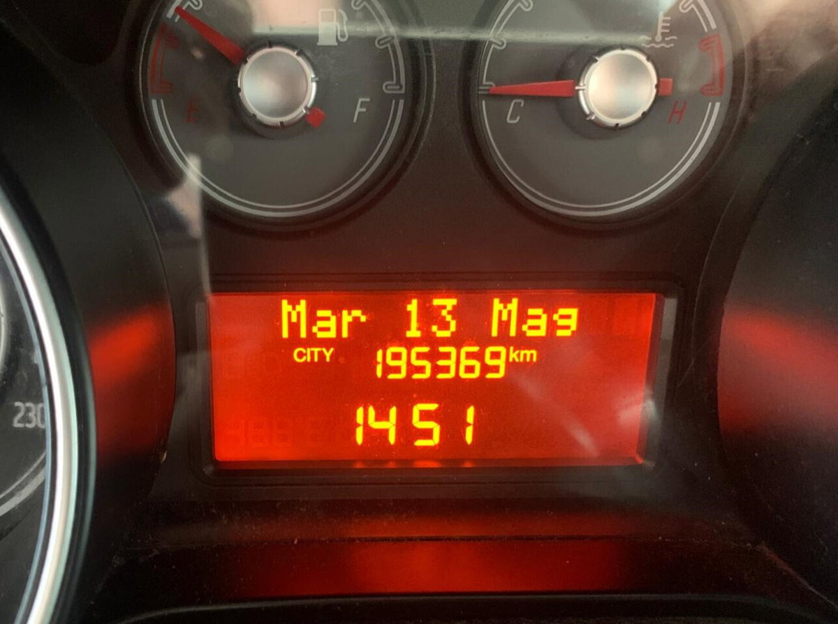 Fiat Punto 1.3 MJT II 75 CV 5 porte Street (8)