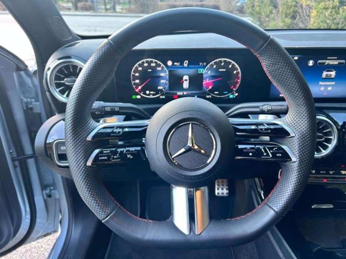 Mercedes-Benz Classe A 200 AMG Line Premium Plus auto (14)