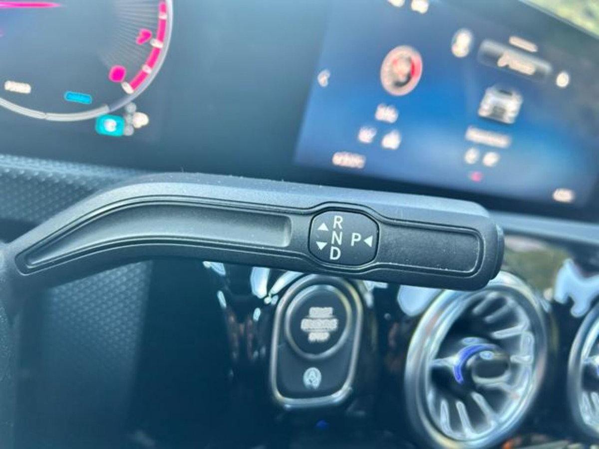 Mercedes-Benz Classe A 200 AMG Line Premium Plus auto (19)