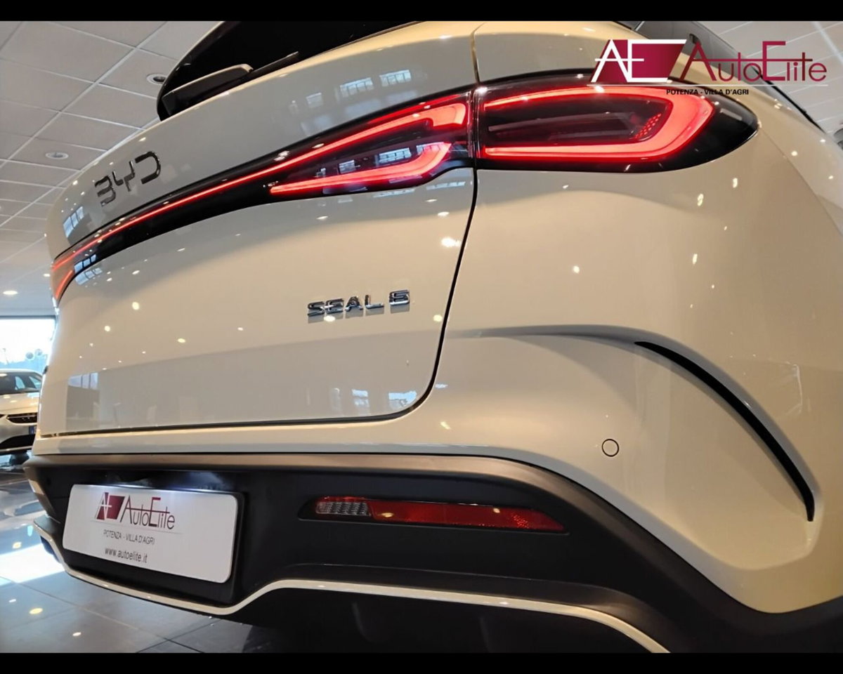 Byd Seal 6 DM-i Station Wagon 1.5 phev Comfort Lite (9)