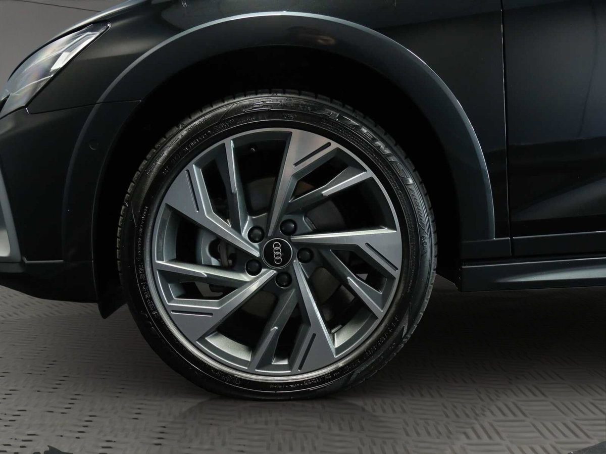 Audi A3 allstreet 2.0 tdi Identity Contrast 150cv s-tronic (3)