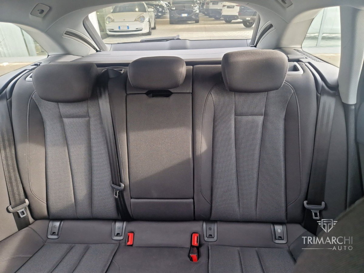 Audi A4 35 TDI/163 CV S tronic Business (13)