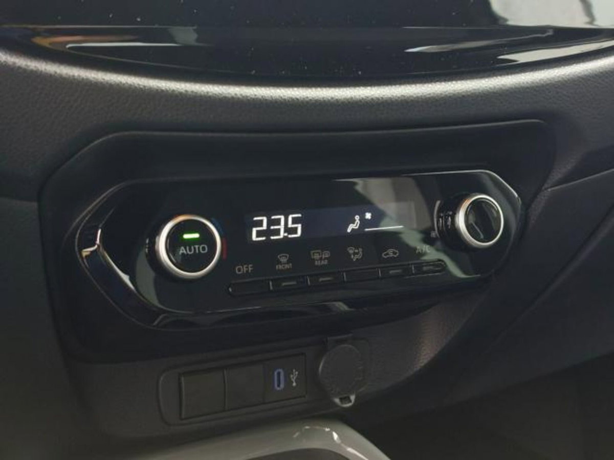 Toyota Aygo X 1.0 VVT-i 72 CV 5p. Undercover S-CVT (11)