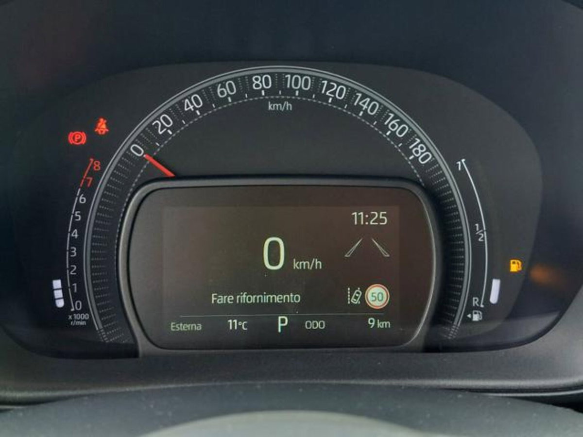 Toyota Aygo X 1.0 VVT-i 72 CV 5p. Undercover S-CVT (12)