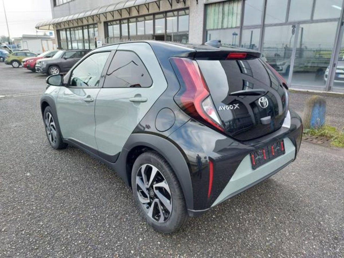 Toyota Aygo X 1.0 VVT-i 72 CV 5p. Undercover S-CVT (2)