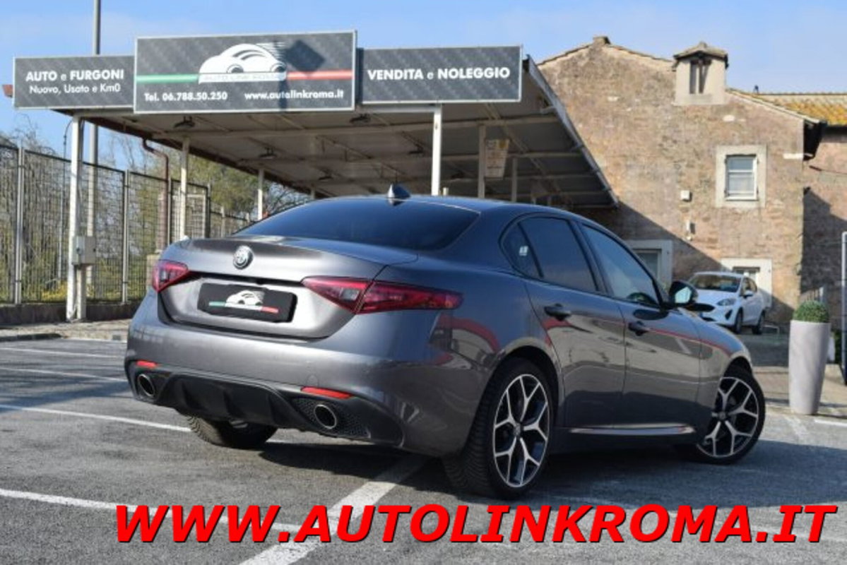 Alfa Romeo Giulia 2.2 Turbodiesel 210 CV AT8 AWD Q4 Veloce (3)