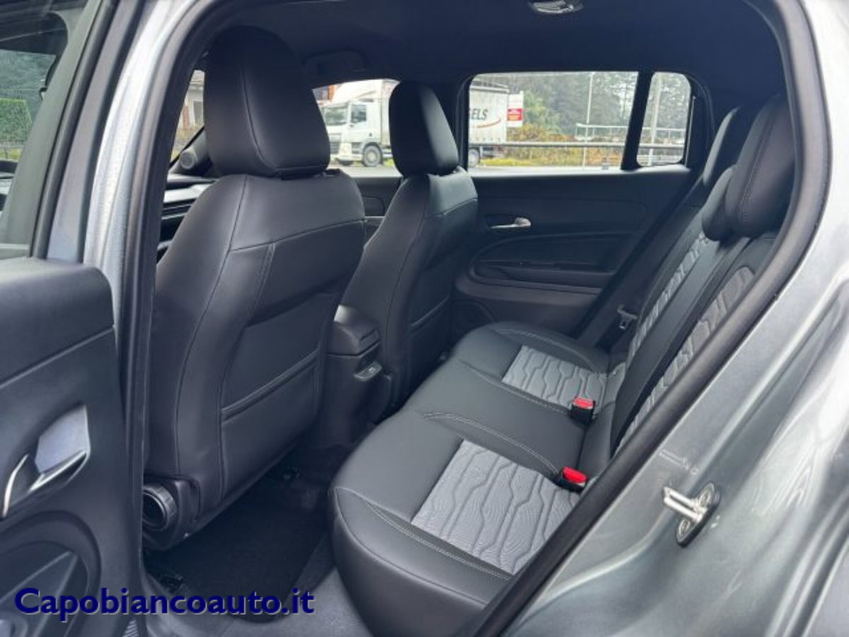 Jeep Avenger 1.2 turbo e-hybrid mhev Overland 4xe 145cv edct6 (17)