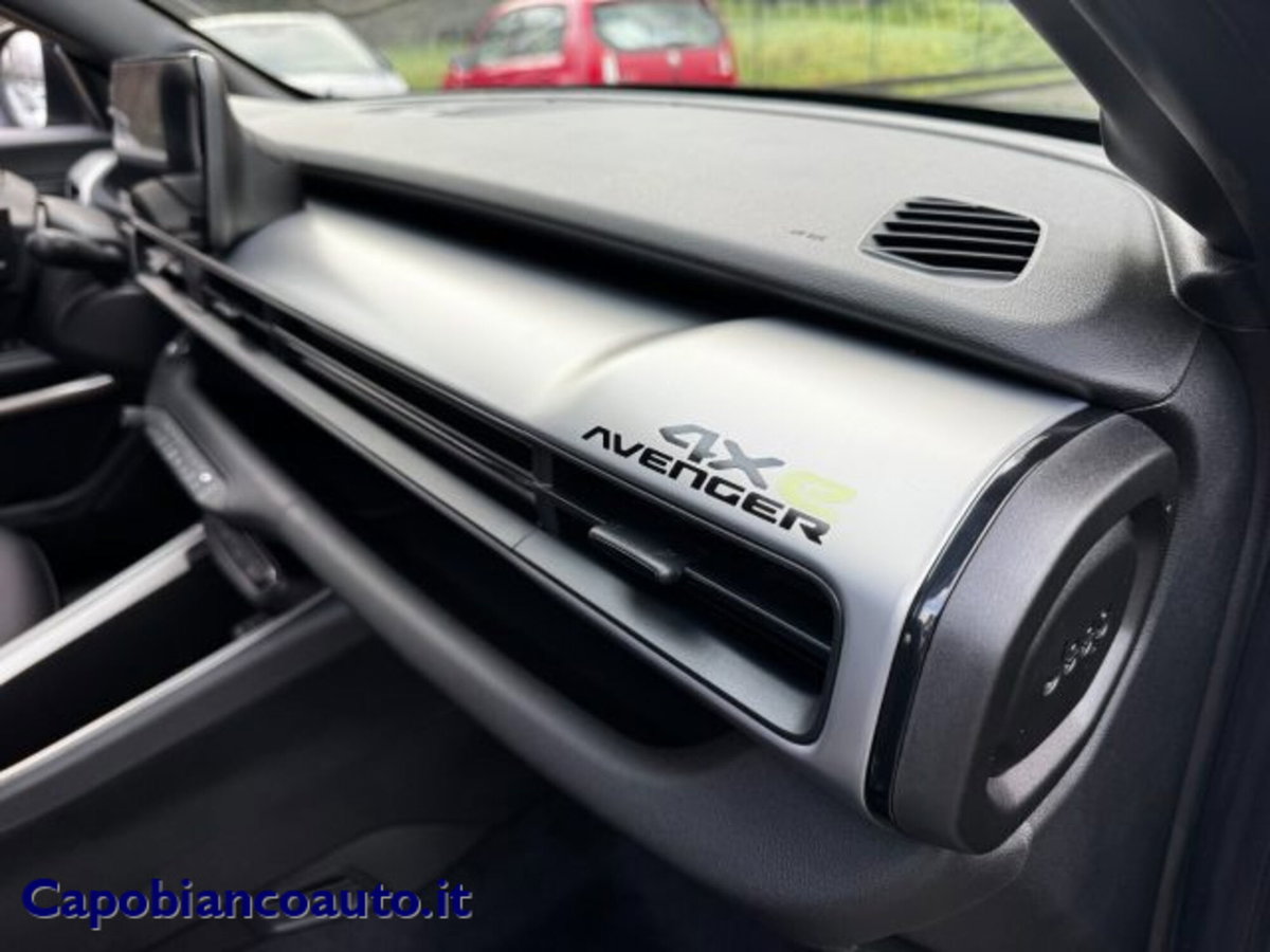 Jeep Avenger 1.2 turbo e-hybrid mhev Overland 4xe 145cv edct6 (19)
