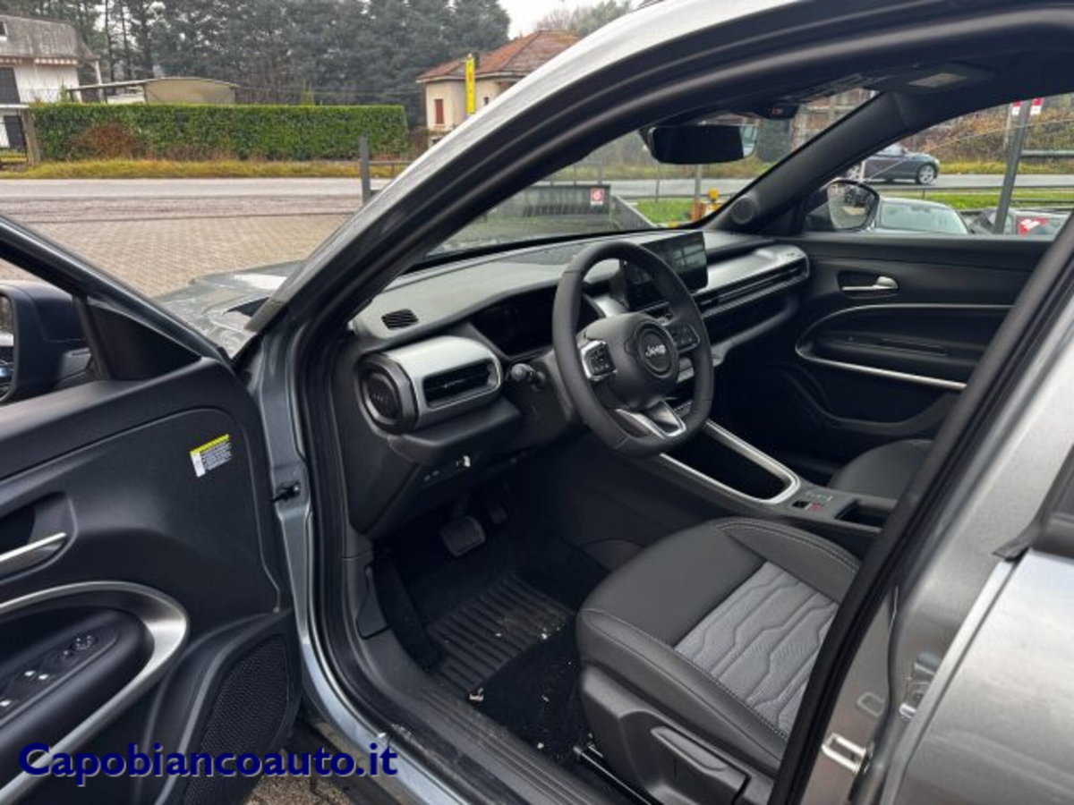 Jeep Avenger 1.2 turbo e-hybrid mhev Overland 4xe 145cv edct6 (8)