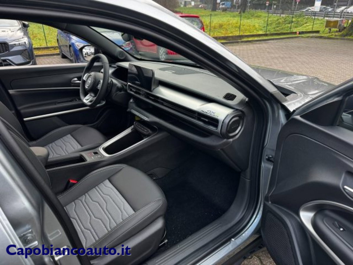 Jeep Avenger 1.2 turbo e-hybrid mhev Overland 4xe 145cv edct6 (9)