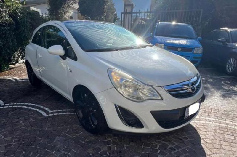 Opel Corsa 1.2 3 porte b-color