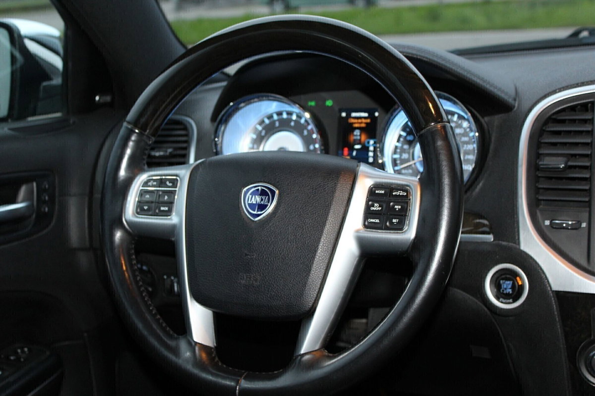 Lancia Thema 3.0 V6 Multijet II 239 CV Executive (18)
