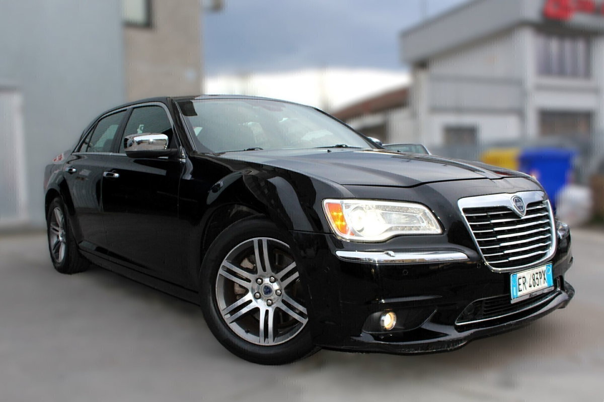 Lancia Thema 3.0 V6 Multijet II 239 CV Executive (2)