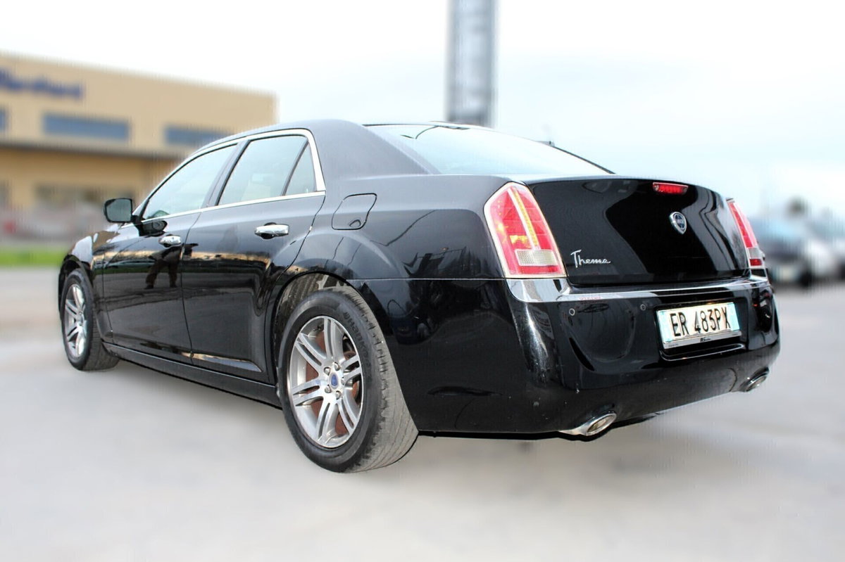 Lancia Thema 3.0 V6 Multijet II 239 CV Executive (9)