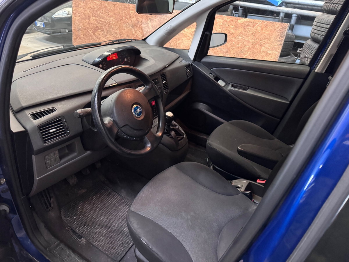Fiat Idea 1.3 Multijet 16V Dynamic (5)