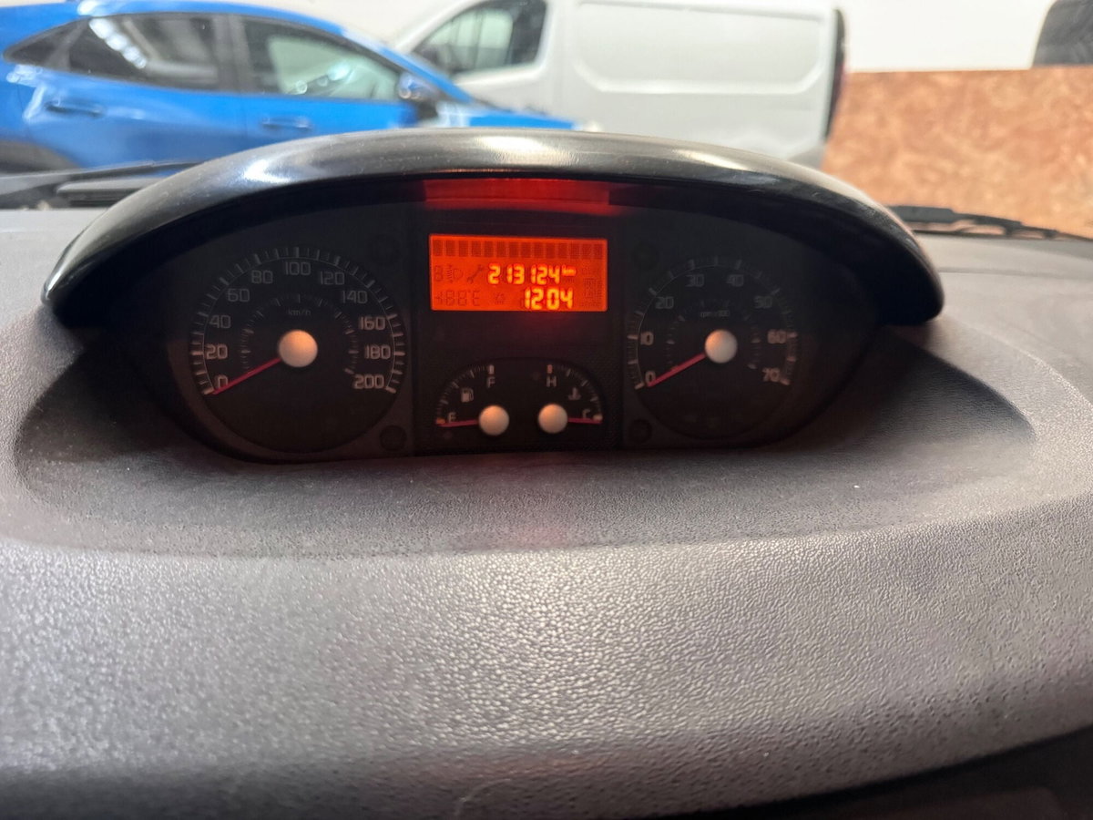 Fiat Idea 1.3 Multijet 16V Dynamic (7)