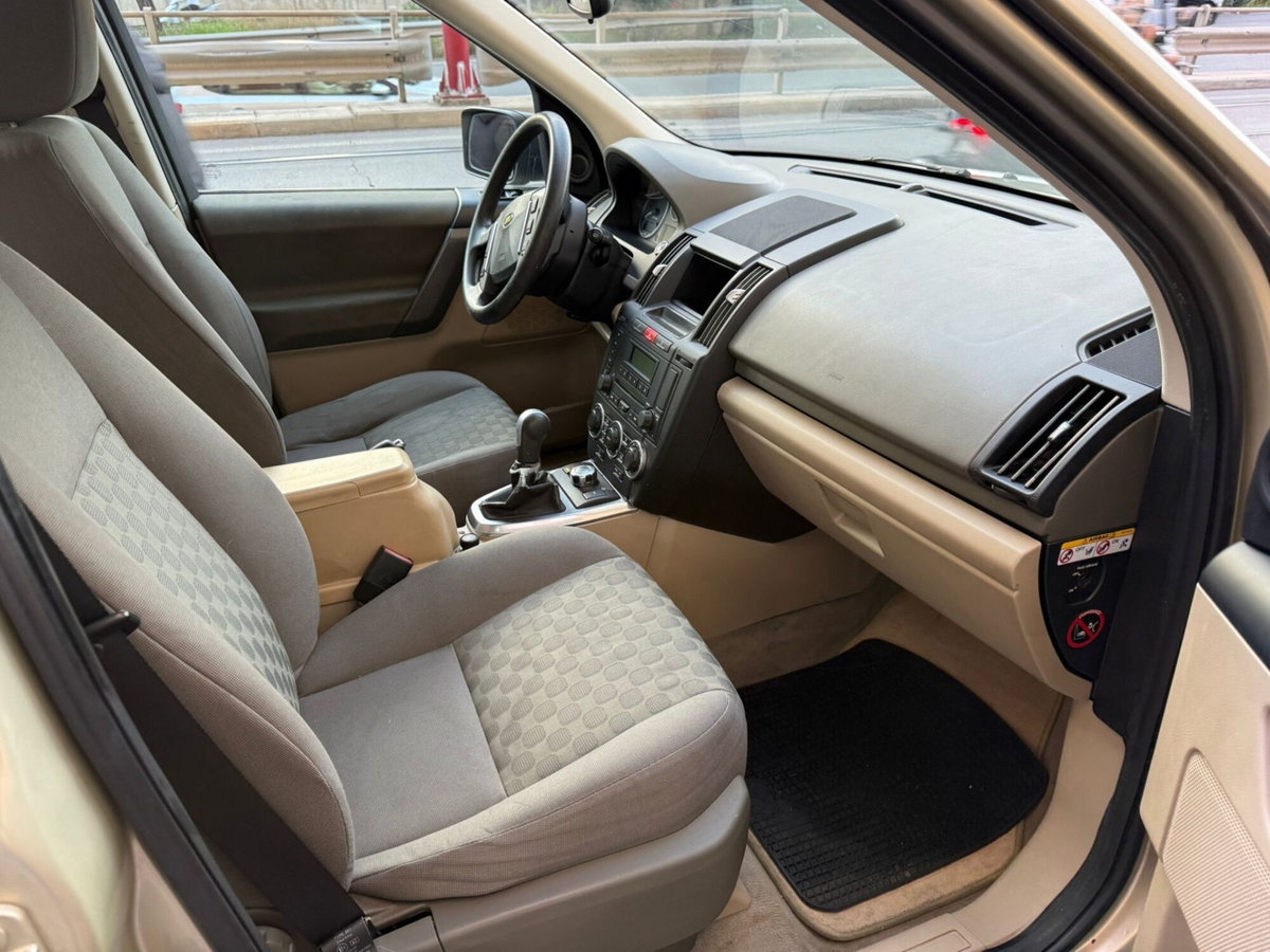 Land Rover Freelander 2.2 TD4 S.W. E (14)