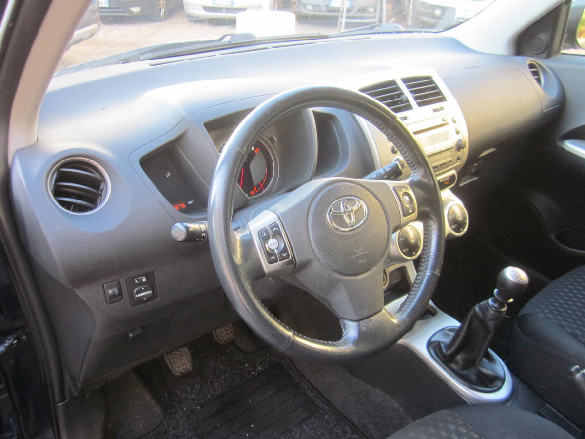 Toyota Urban Cruiser Cruiser 1.D-4D AWD Luxury (11)