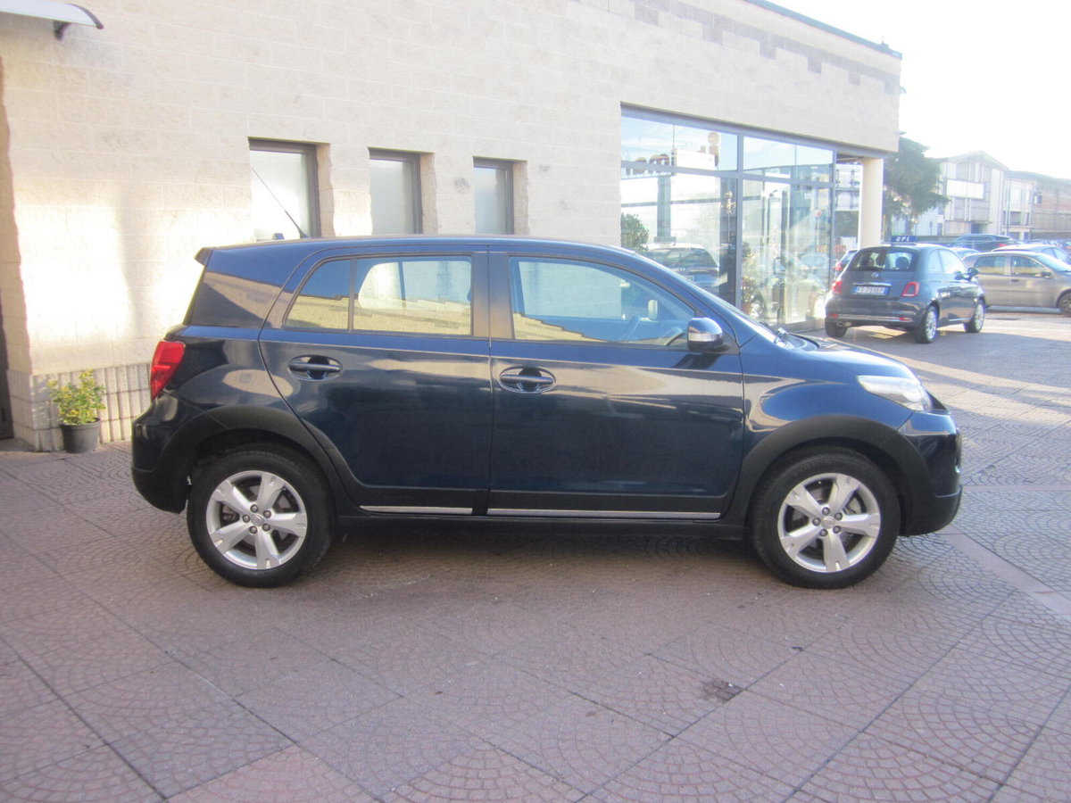 Toyota Urban Cruiser Cruiser 1.D-4D AWD Luxury (4)